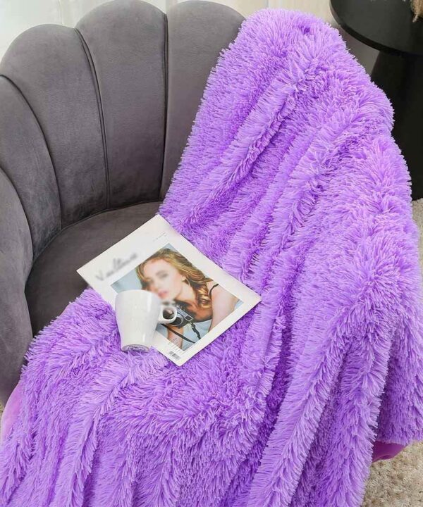 plaid canape en fausse fourrure violet 2