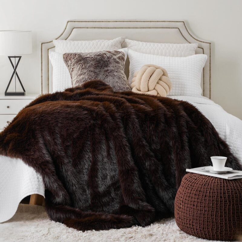 plaid cocooning fausse fourrure prestige chocolat 2